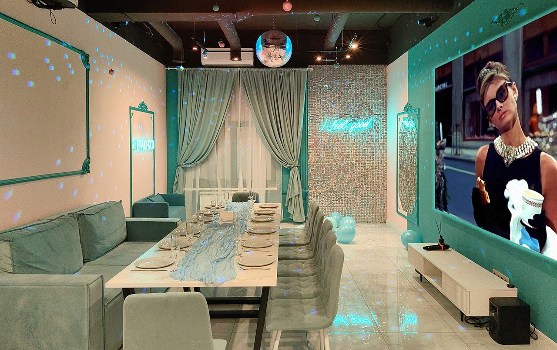 Лофт Тиффани: интерьер с кристальными люстрами