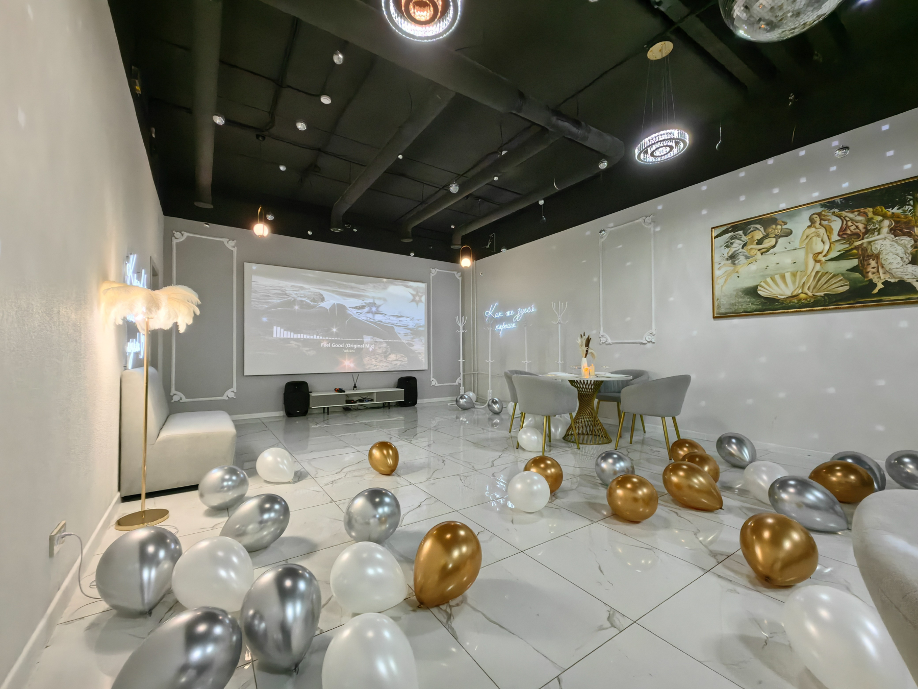 Дизайнерская мебель в лофте Классик