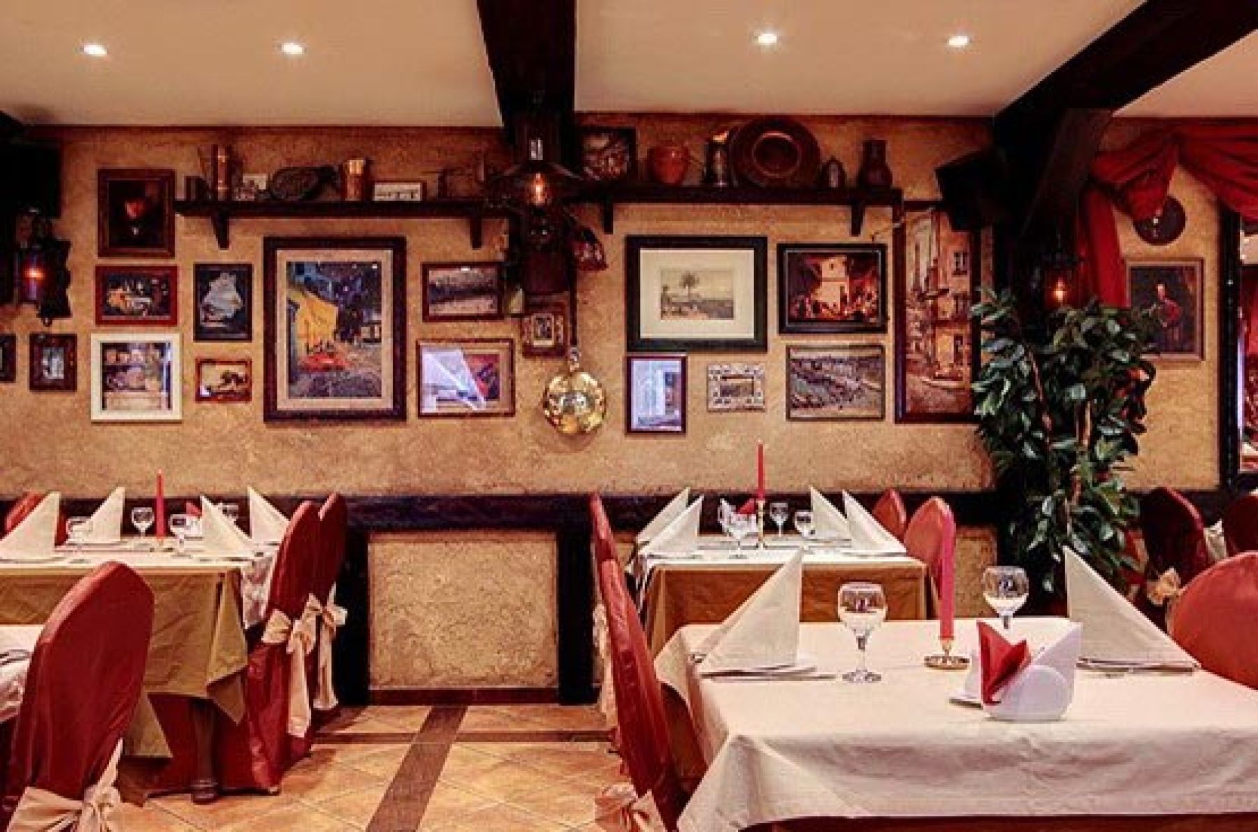 Уютный зал ресторана 21 Верста