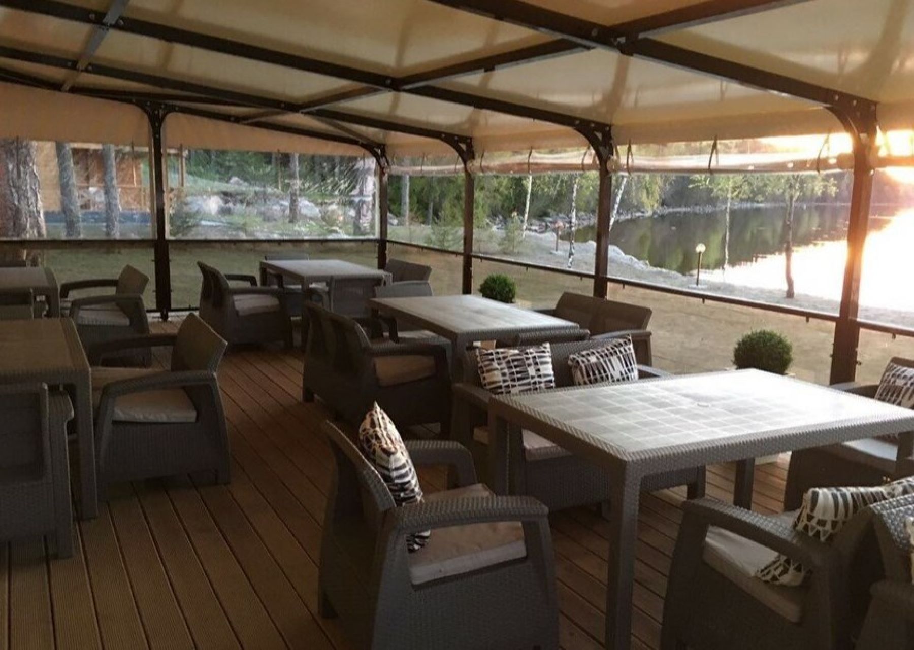 Уютная беседка на территории комплекса West