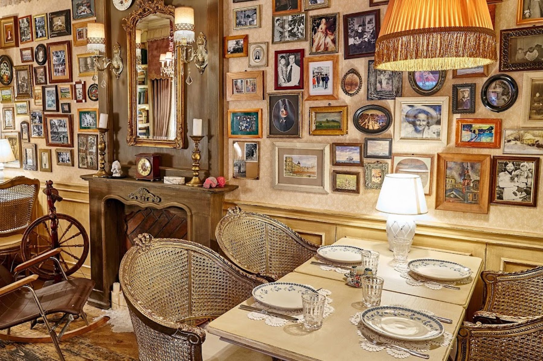 Стол в ресторане Мари Vanna