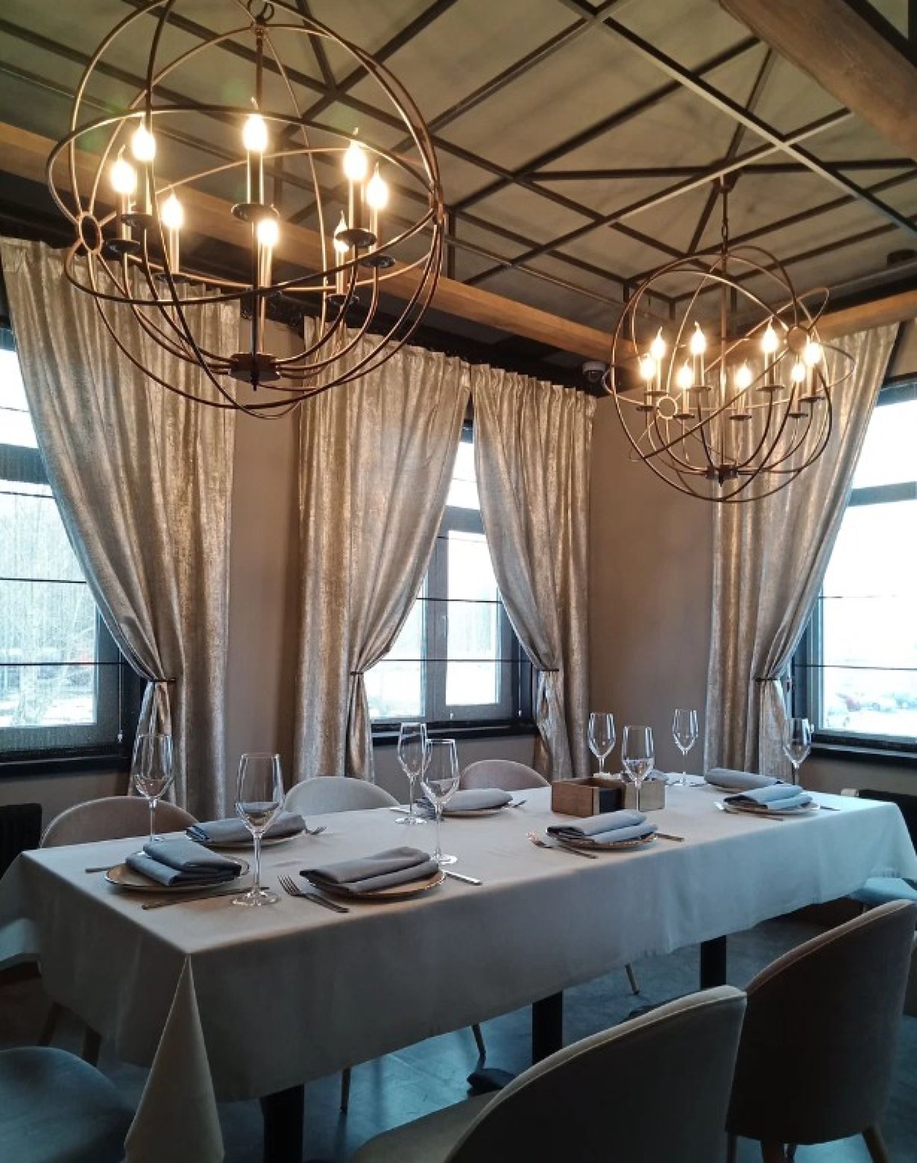 Оформление зала в ресторане «Мануфактура»