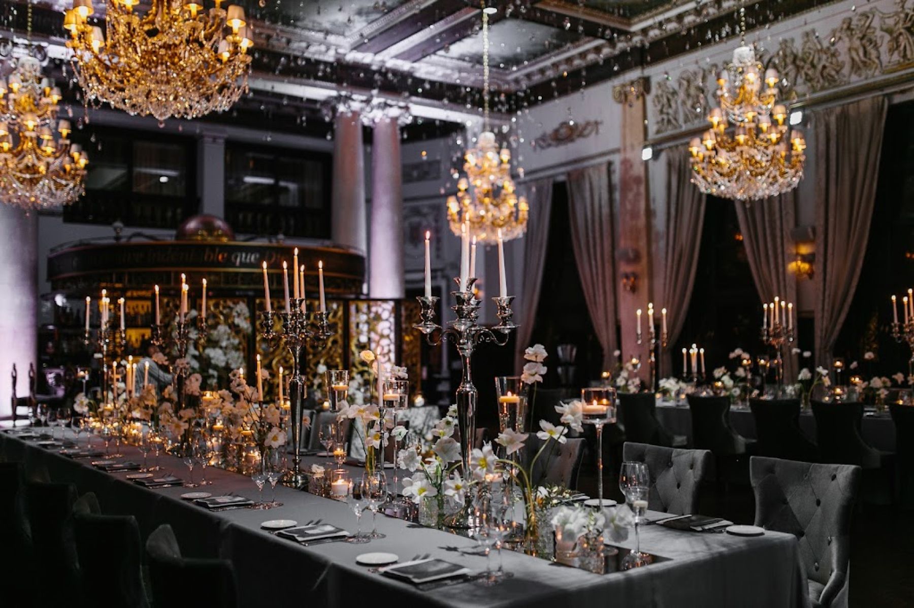 Сцена и оборудование для мероприятий в «Метрополь»