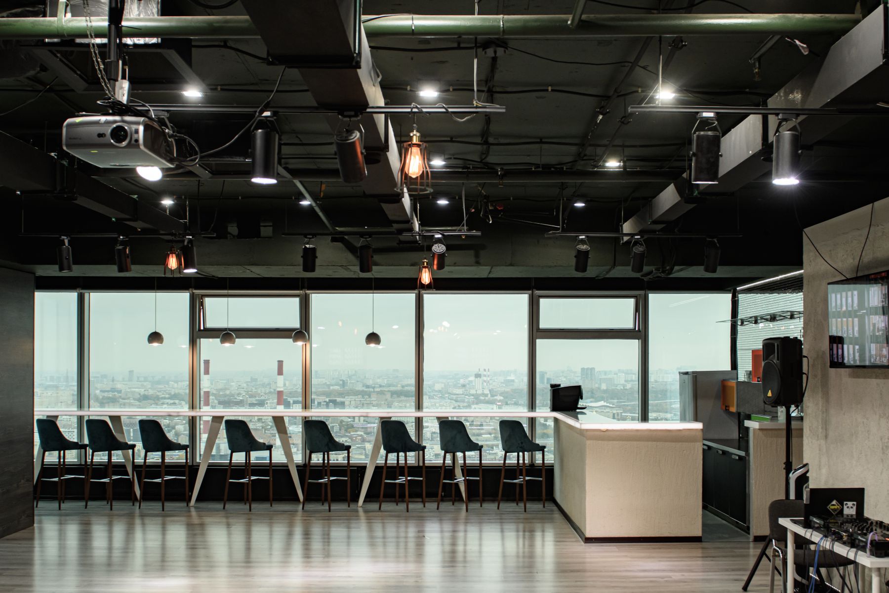 Танцпол на площадке Imperia Sky Loft