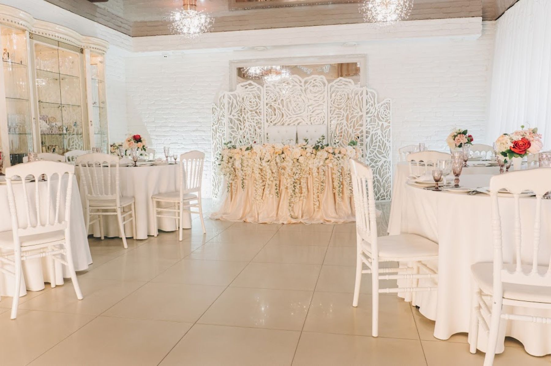 Банкетный зал Мон Амур с уютным интерьером