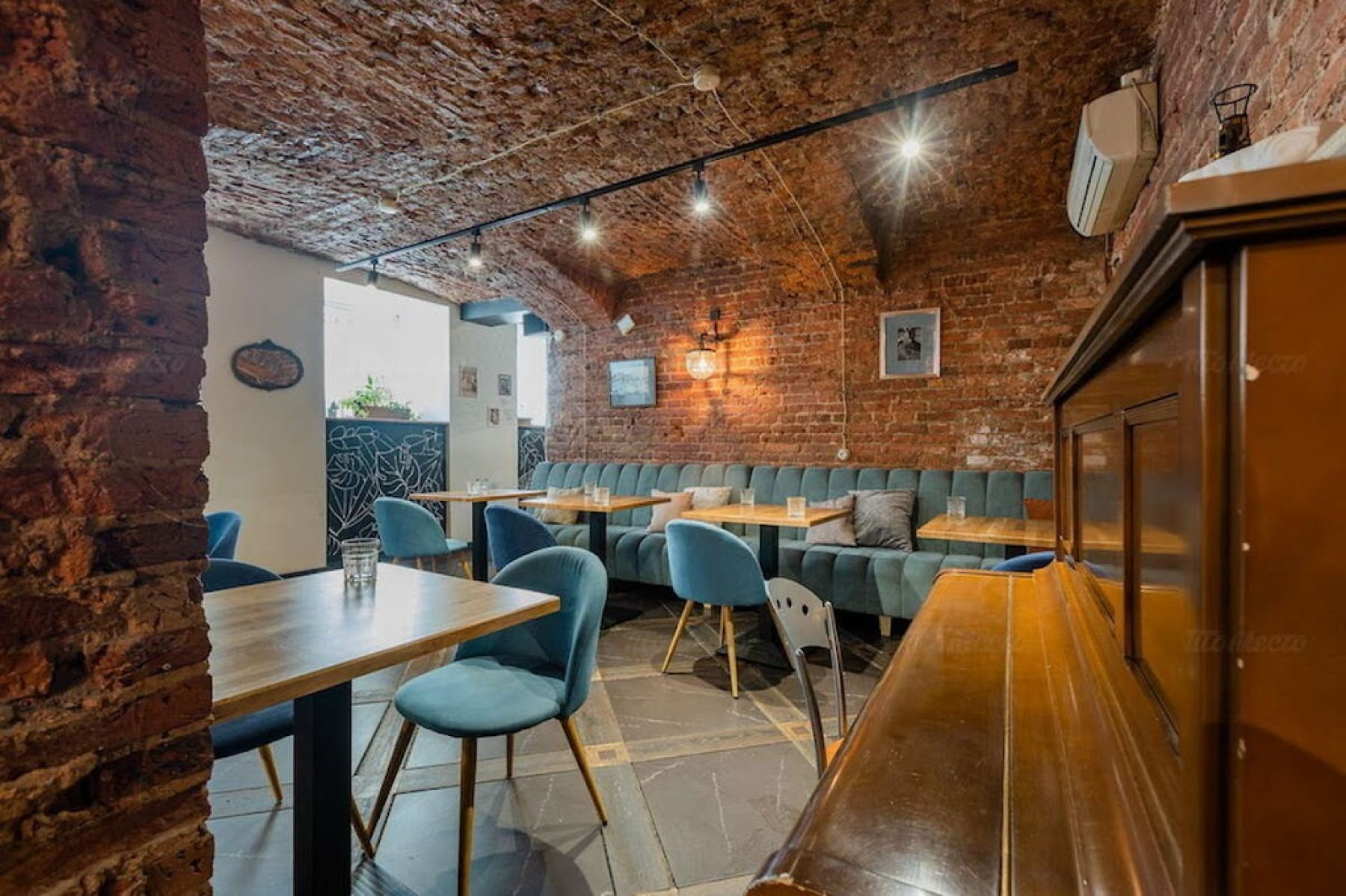 Блюда авторской кухни в ресторане Juno