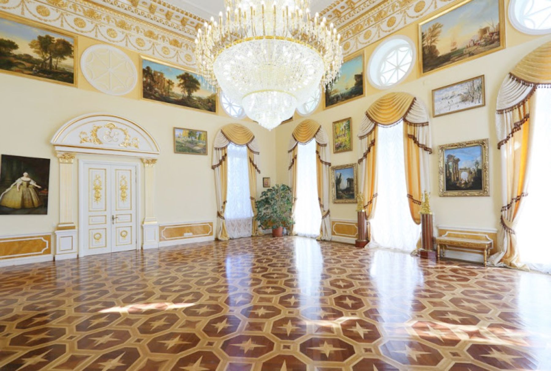 Уютная атмосфера ресторана Дворец Елизаветино