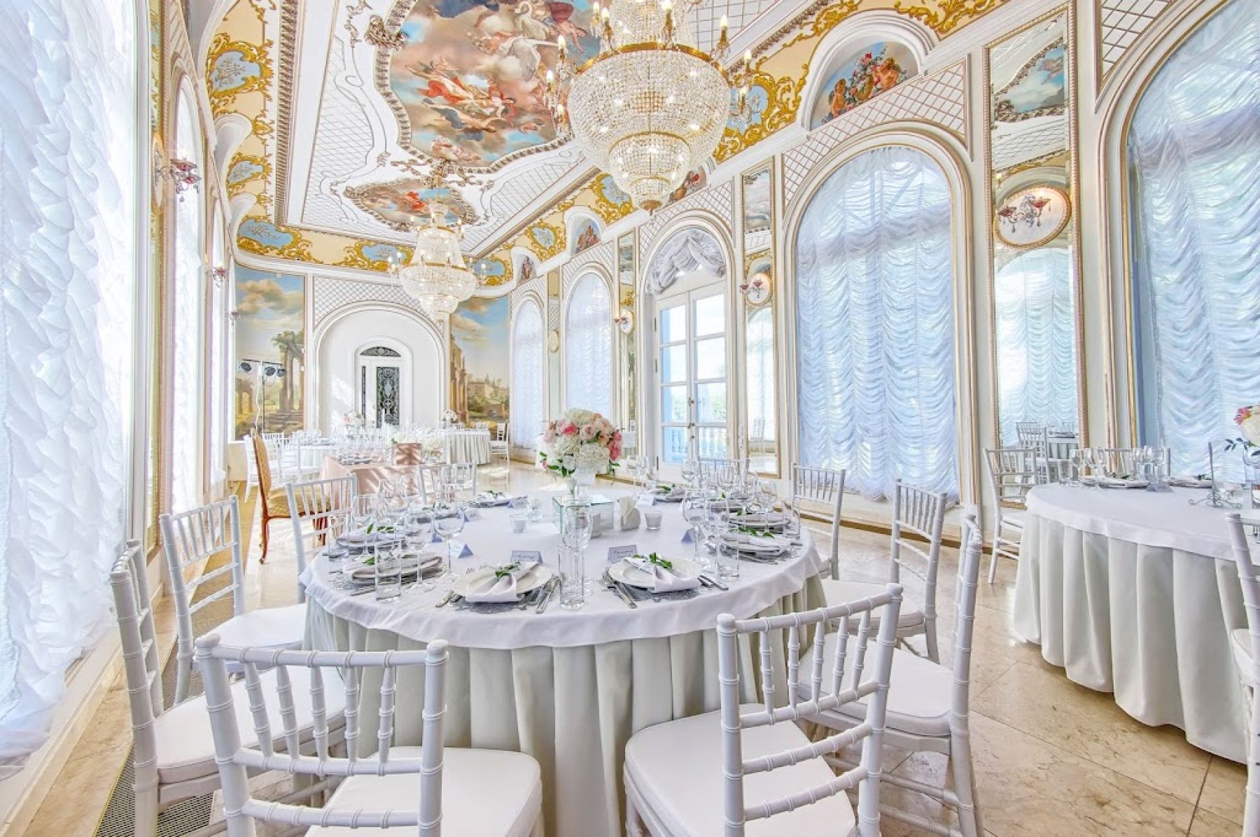 Номер для новобрачных в Дворце Елизаветино