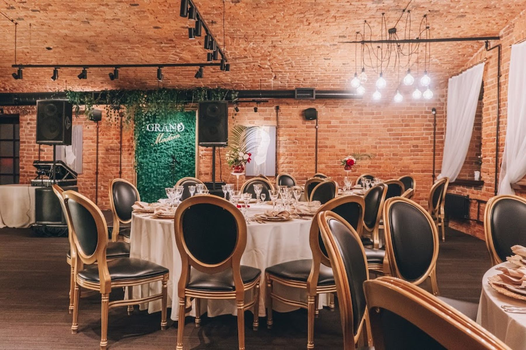 Летняя площадка ресторана GRAND MADAME