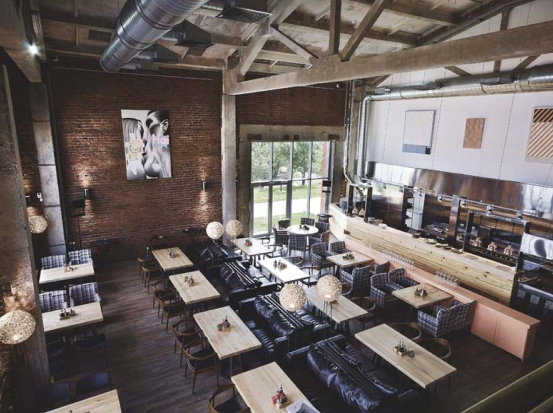 Кейтеринг и атмосфера лофт-ресторана