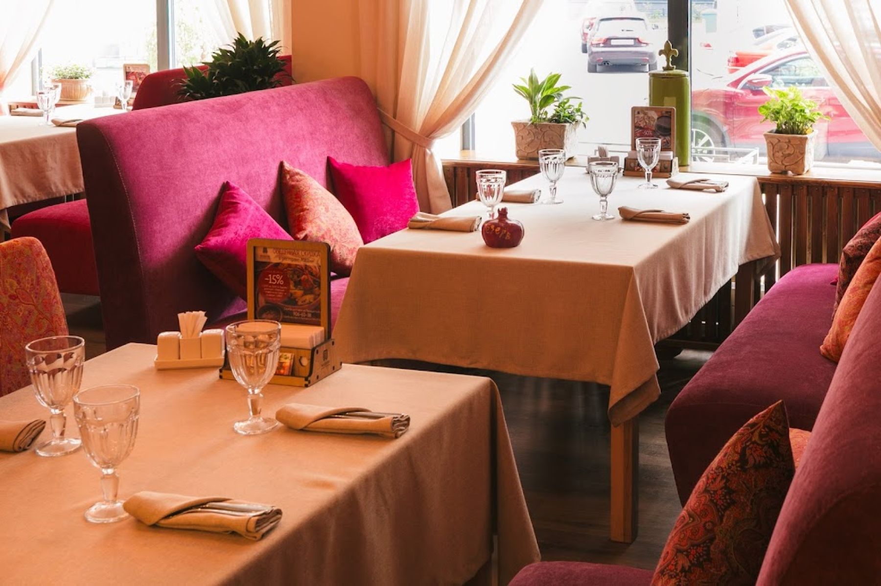 Зал ресторана Мацони