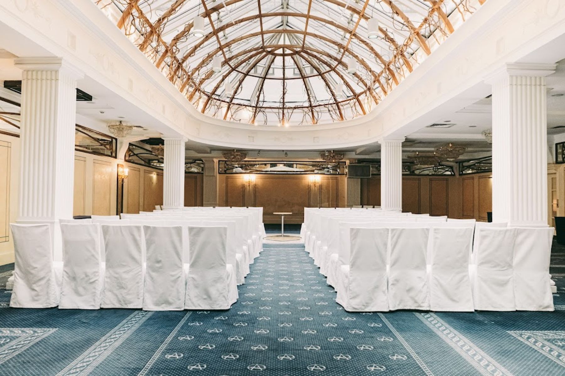 Банкетный зал отеля Амбассадор в Санкт-Петербурге