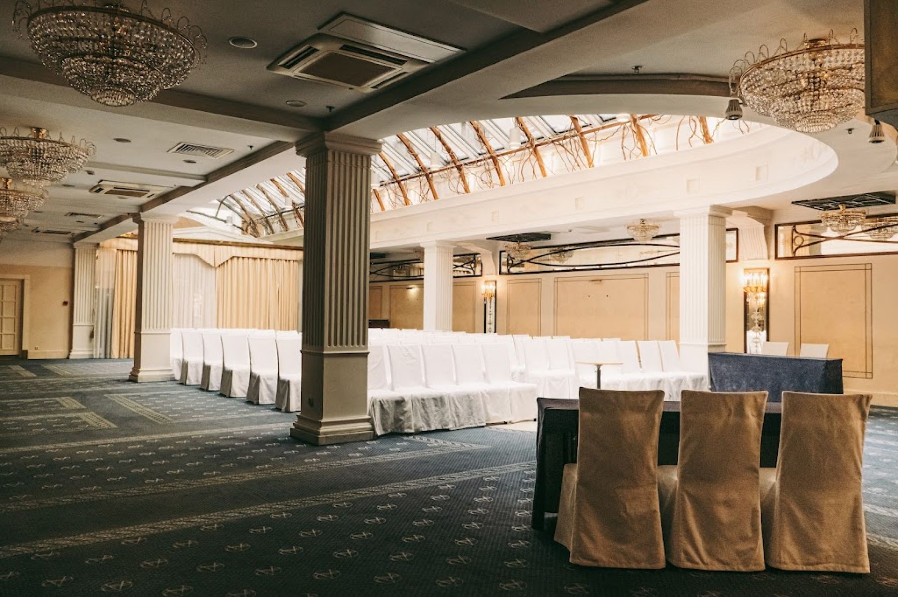 Оформление банкетного зала отеля Амбассадор
