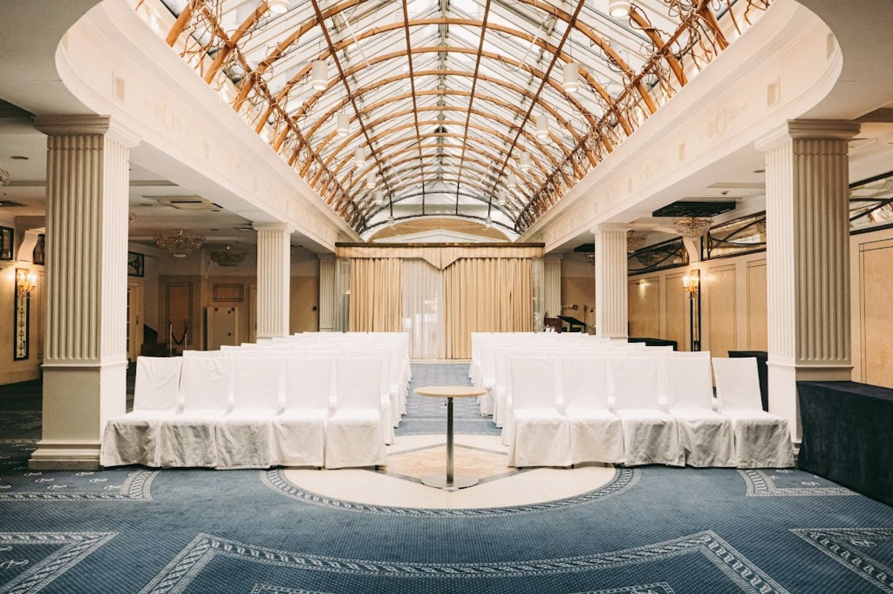 Экстерьер отеля Амбассадор в Санкт-Петербурге