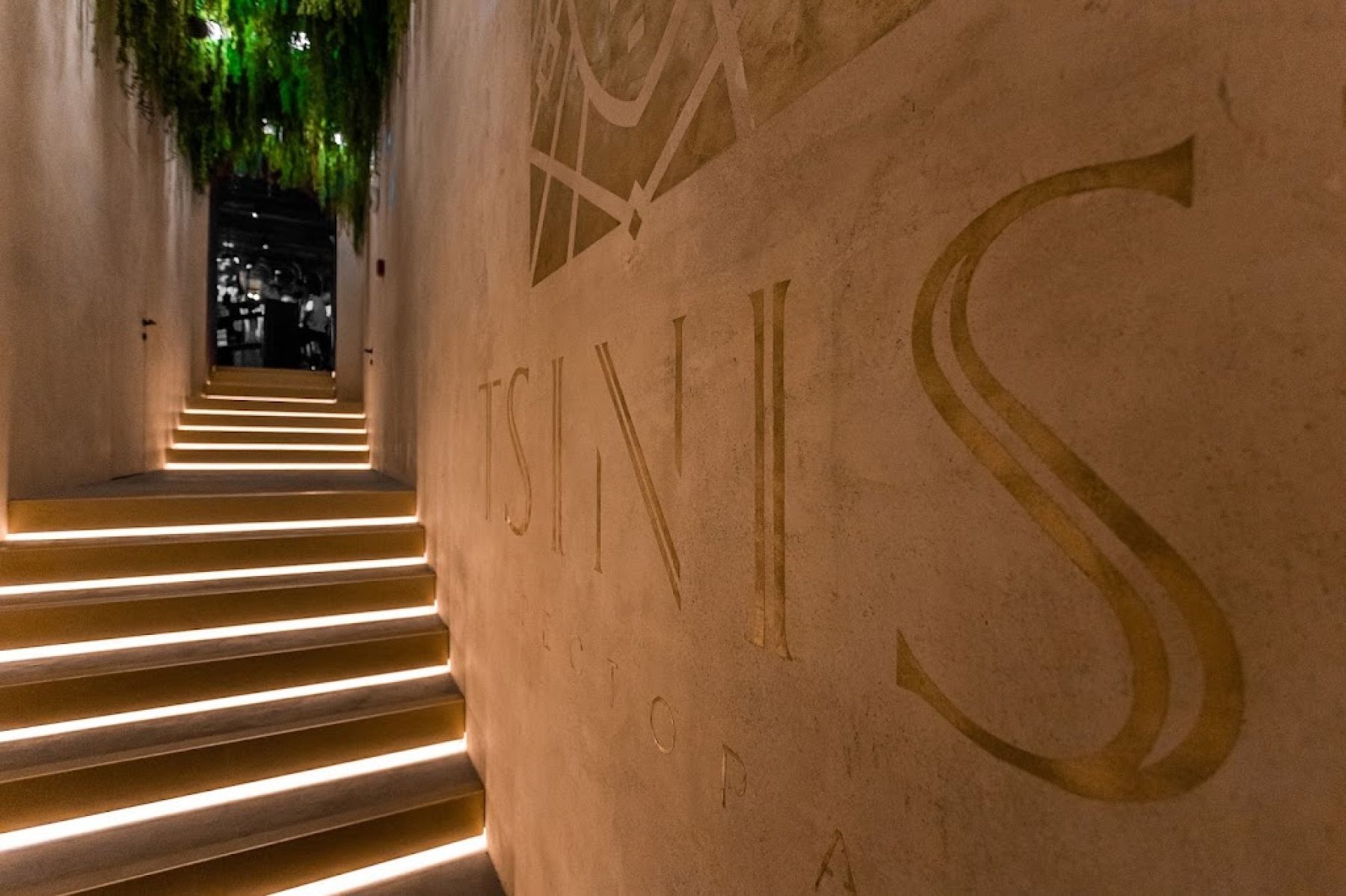 Музыкальное оборудование в ресторане для праздников