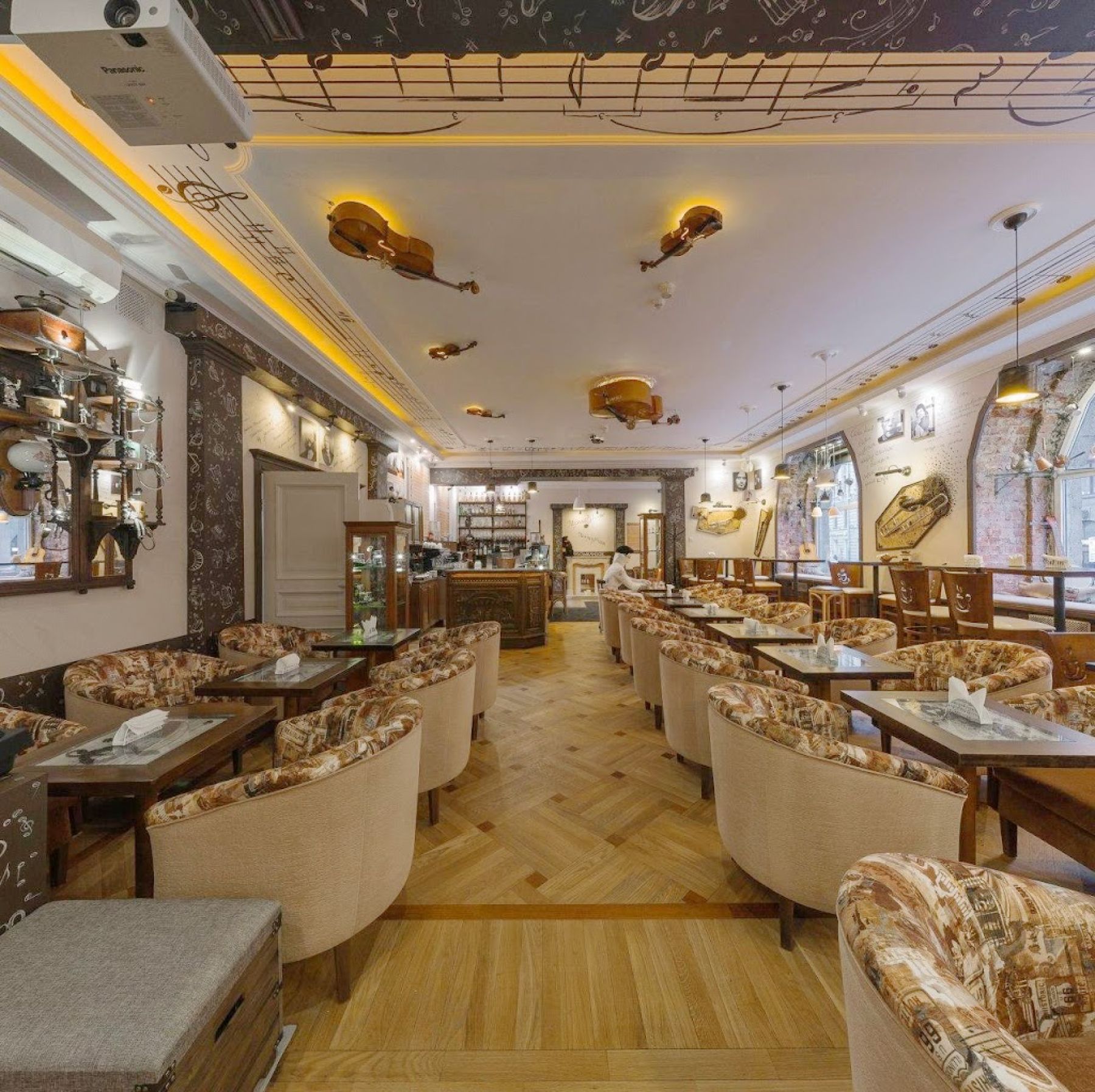 Интерьер ресторана Музыка кофе и вино