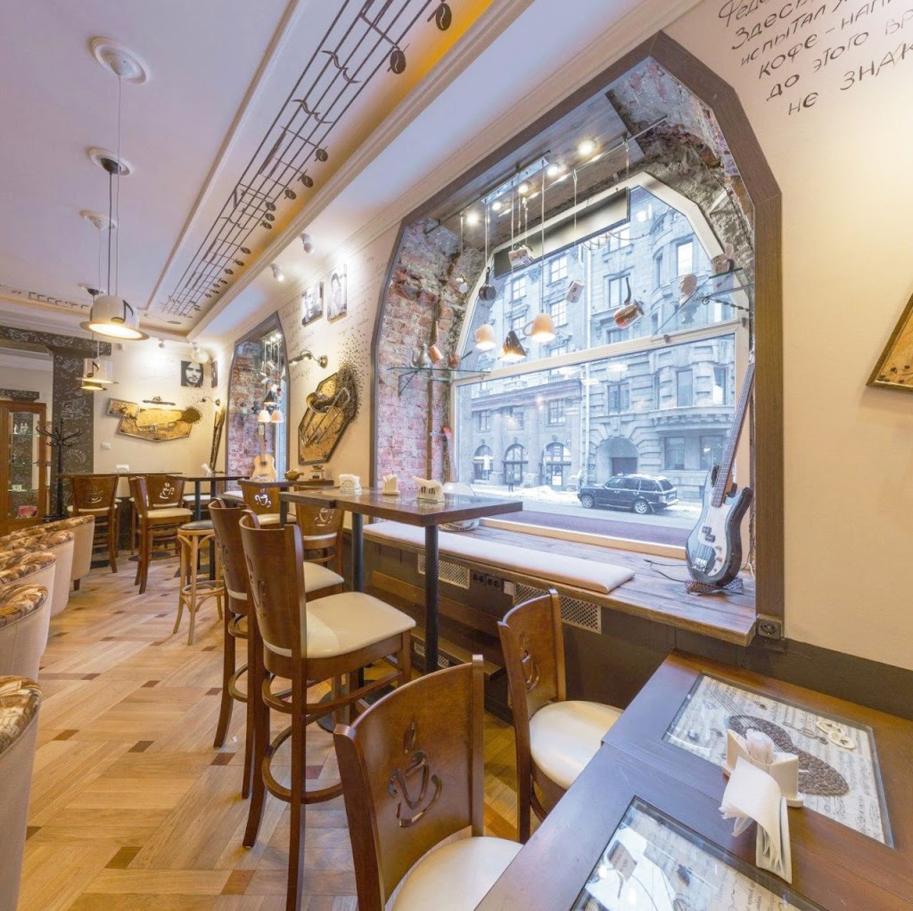 Музыкальное оборудование в ресторане