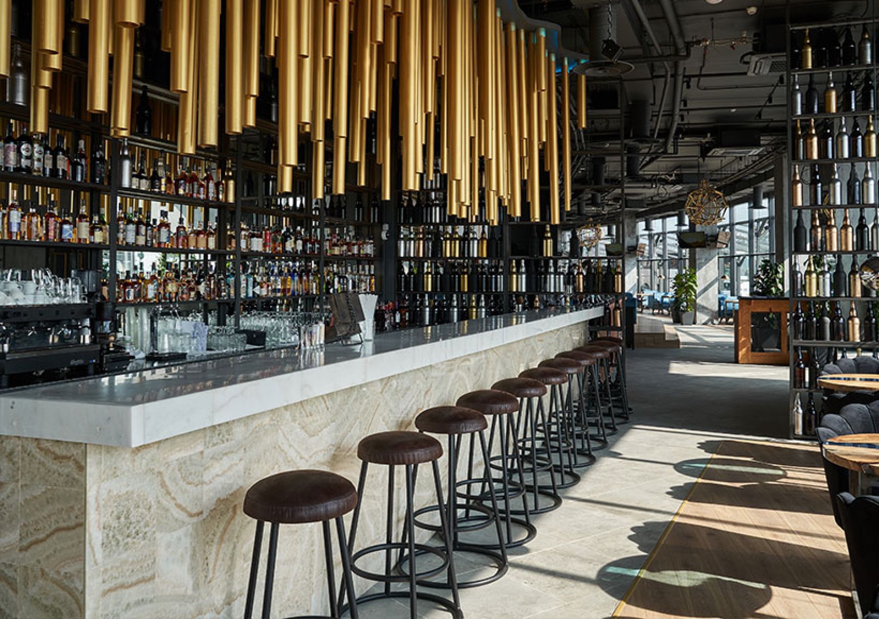 Лаунж-зона ресторана MOREMI в Москве