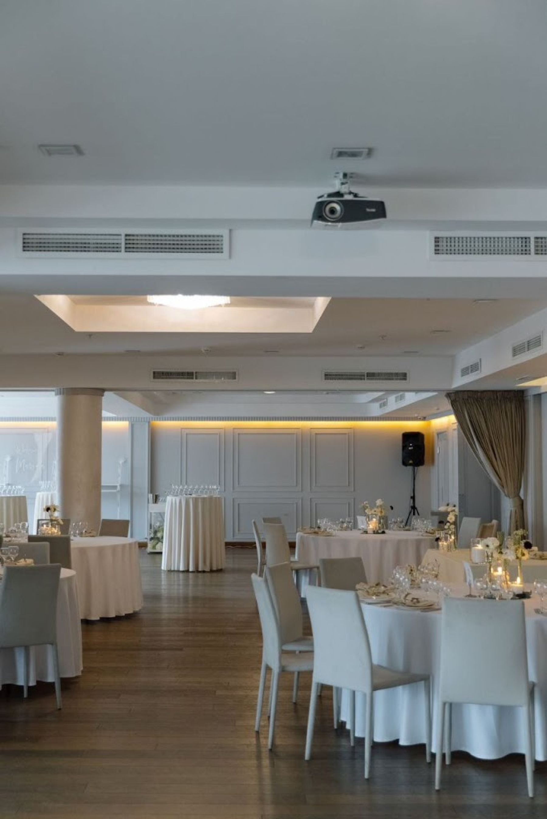 Сцена в банкетном зале «Марсала»