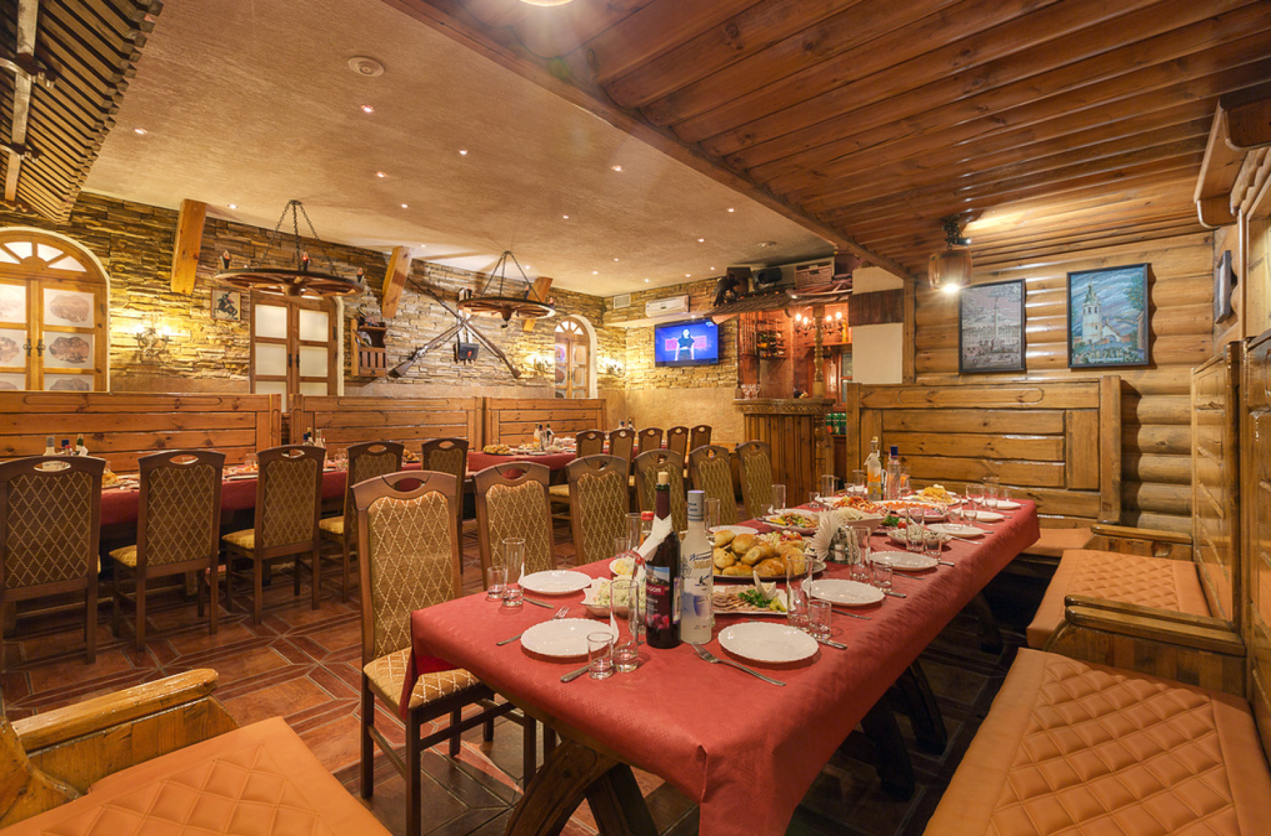 Уютный зал ресторана Бородино