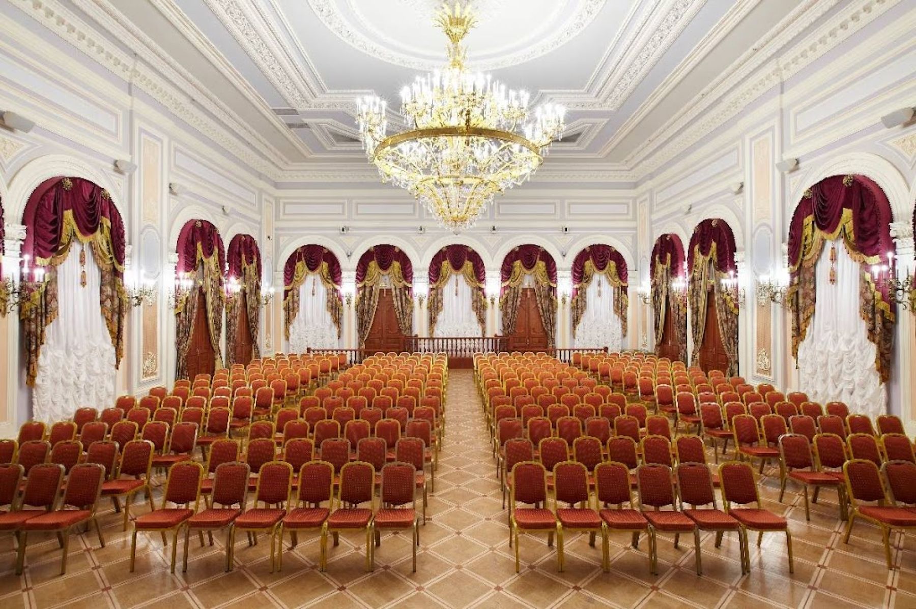 Кухня в банкетном зале Талион Империал