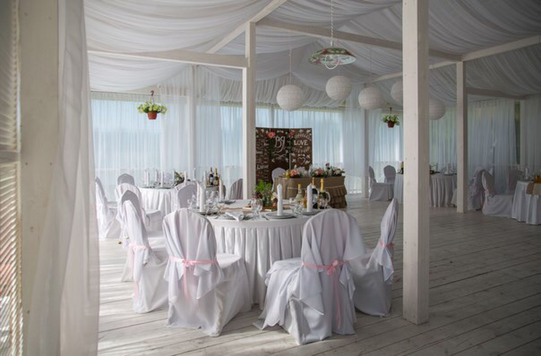 Фотосессия с лошадьми на территории ресторана Дерби