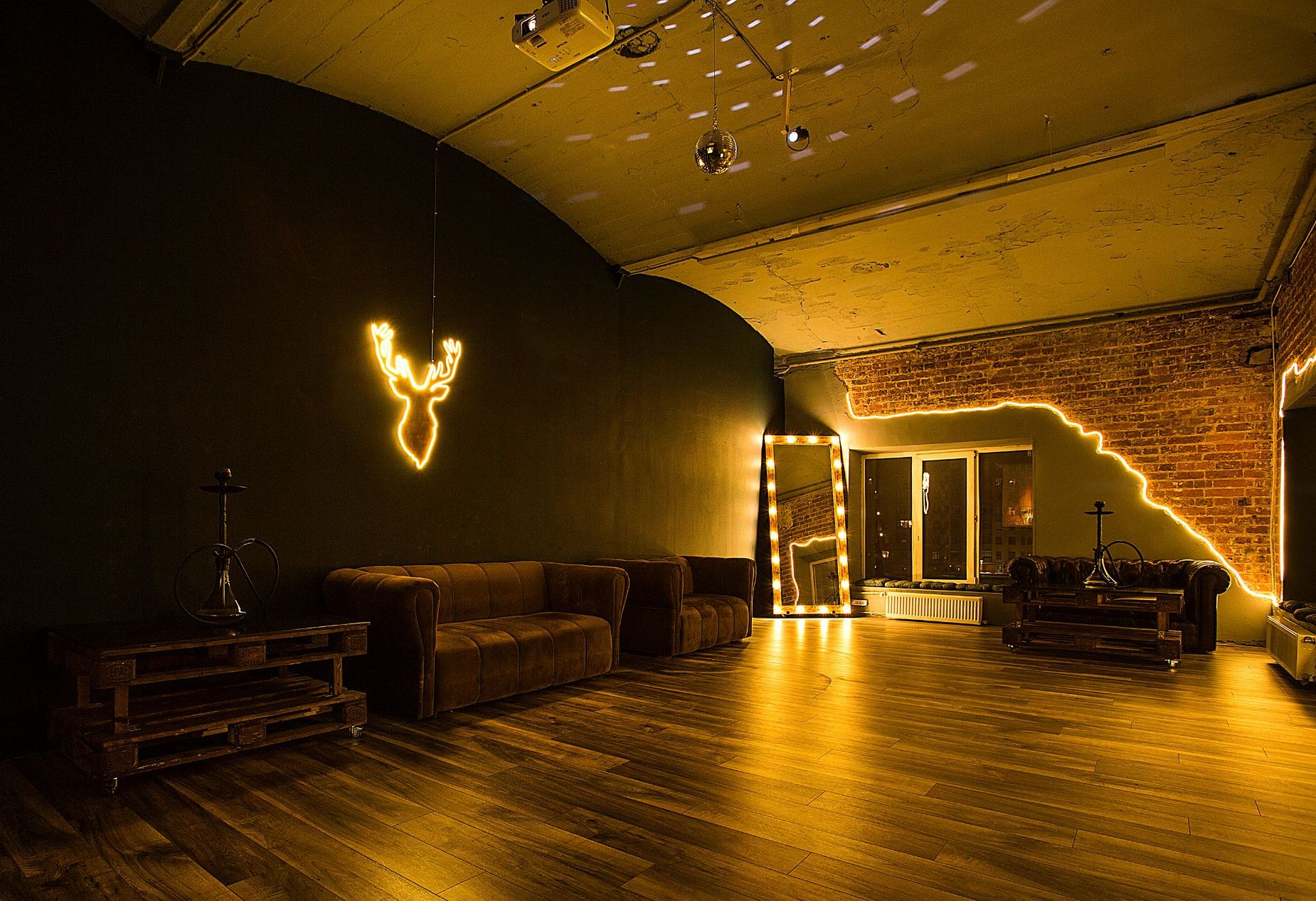 Зал для мероприятий в лофте Лось