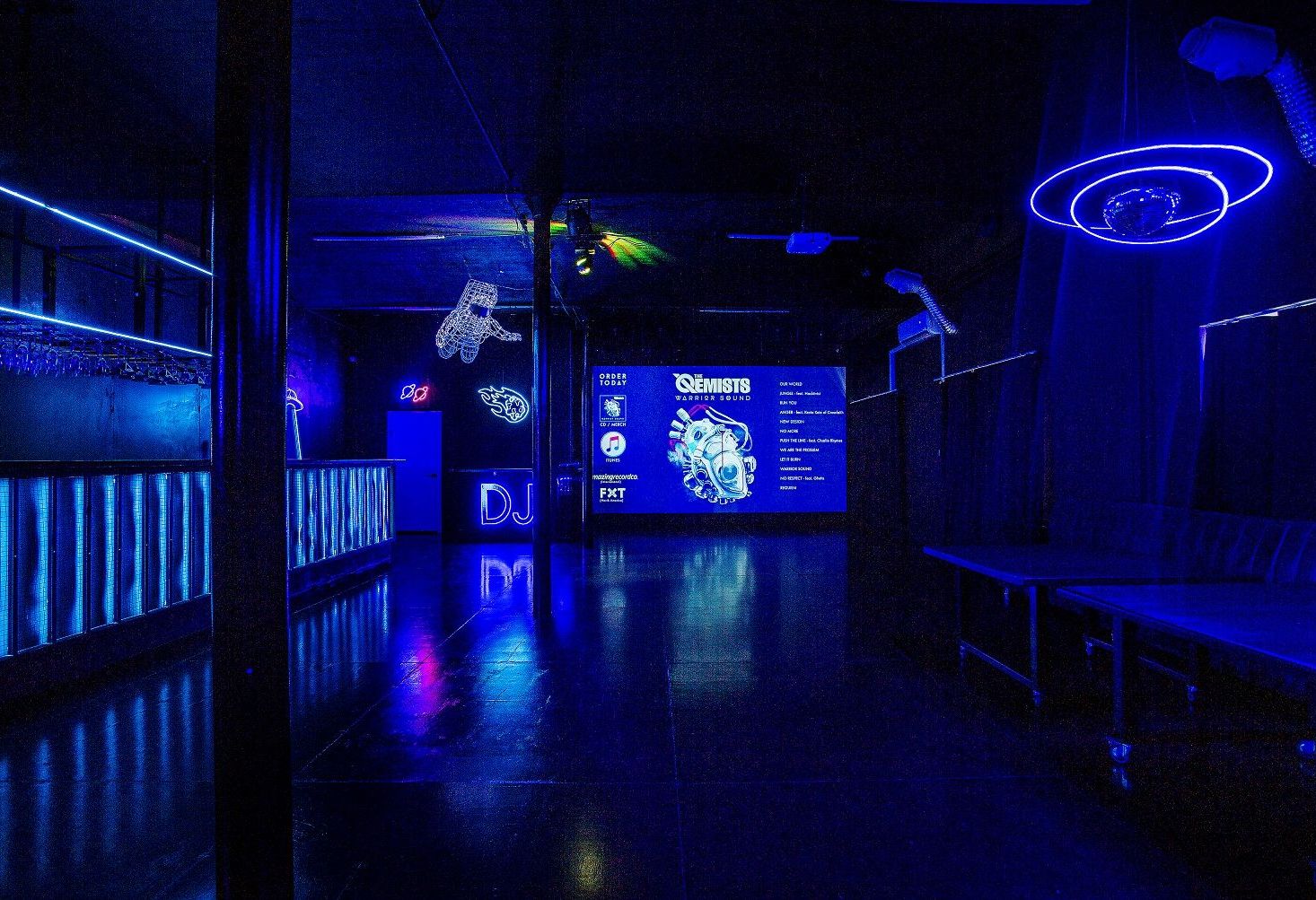 Барная стойка в клубной площадке Космос