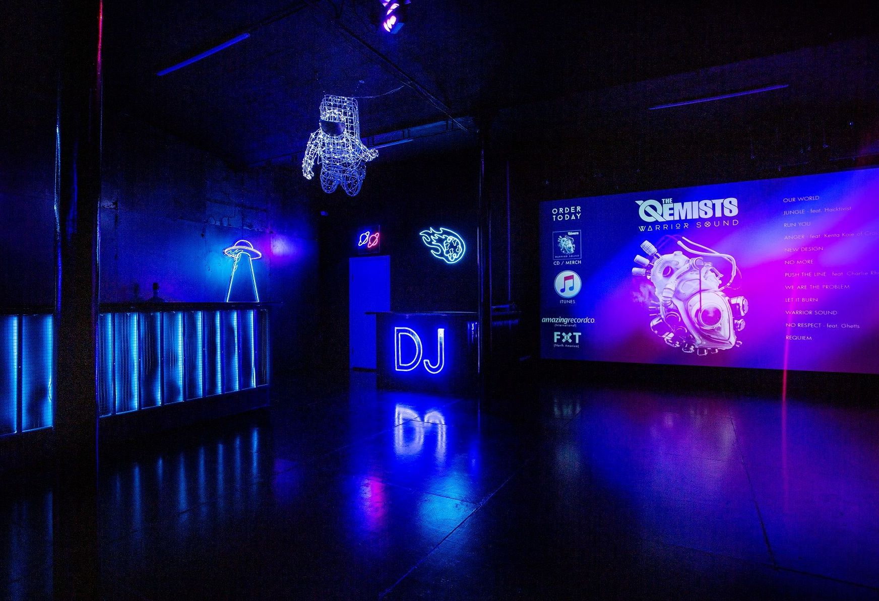 Интерьер клубной площадки Космос