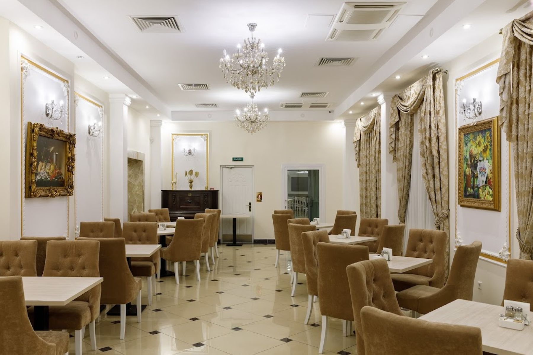 Интерьер ресторана «Белое дерево» в Санкт-Петербурге