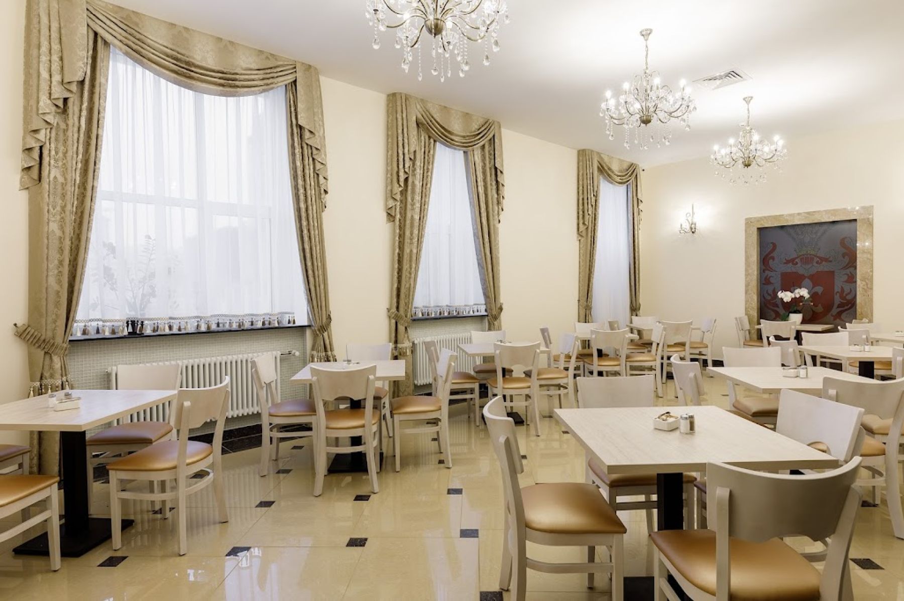 Парковка ресторана «Белое дерево»