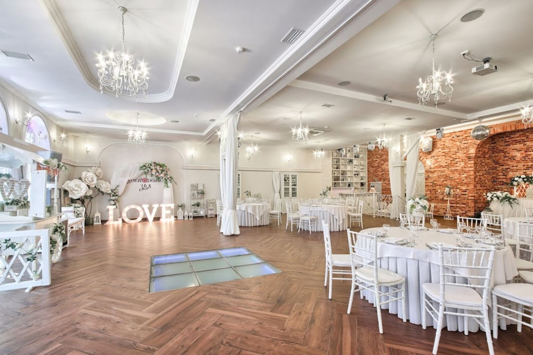 Парковка для гостей замка