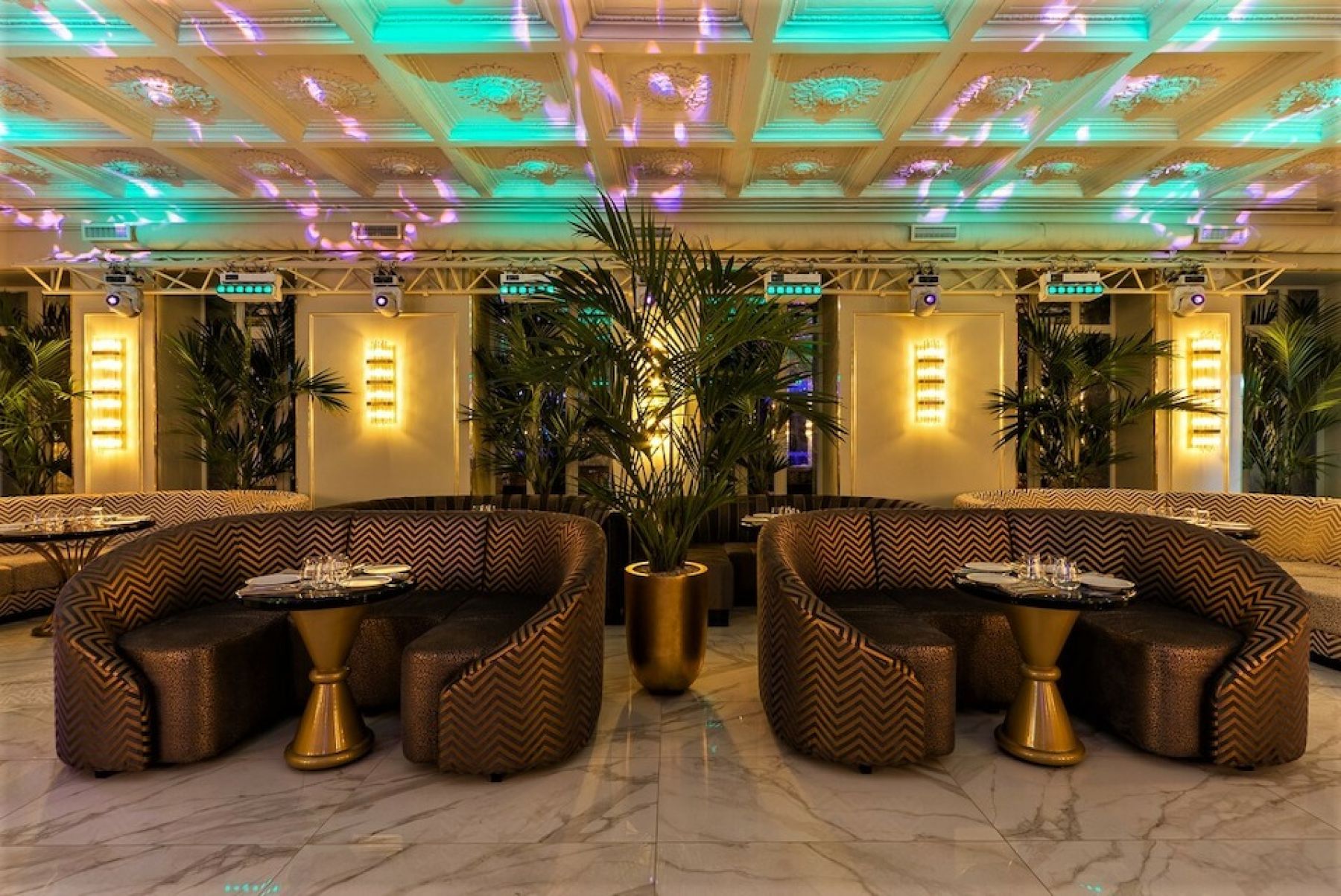 Музыкальное оборудование в клубе IBIZA