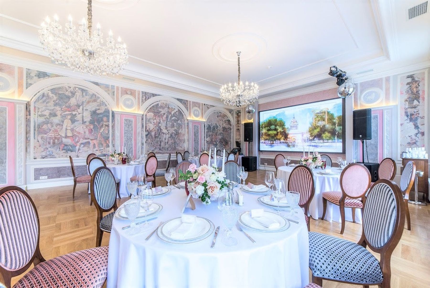 Фотозона в банкетном зале «Пётръ»