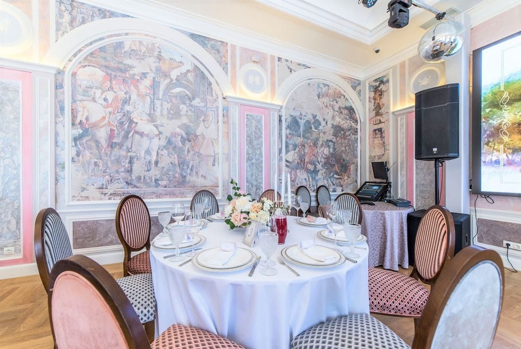 Кейтеринг и сервировка в банкетном зале «Пётръ»