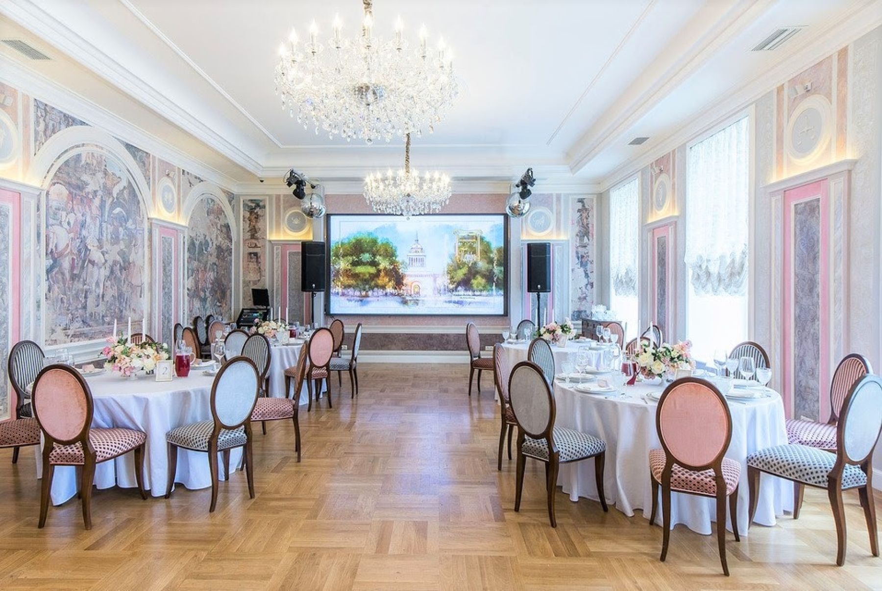 Интерьер банкетного зала «Пётръ»