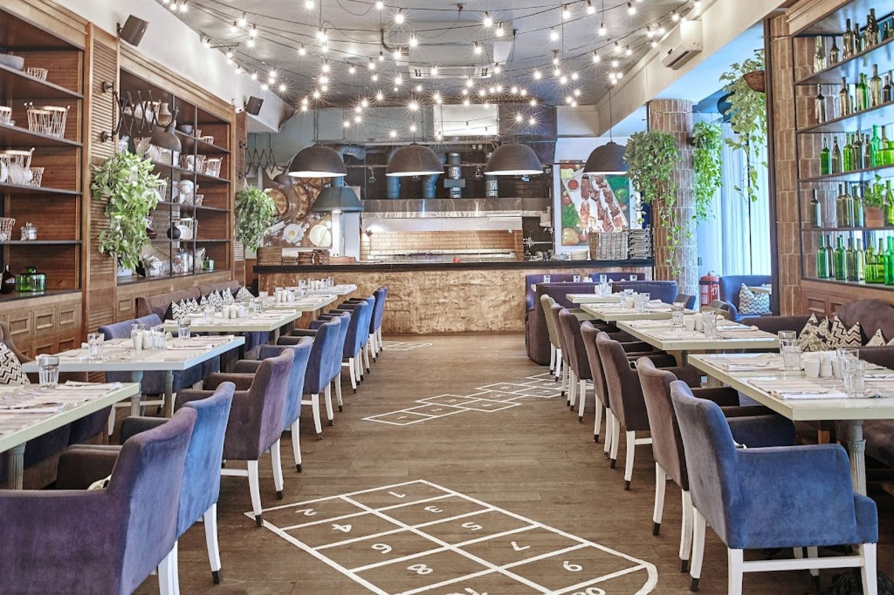 Восточная кухня в ресторане в Москве