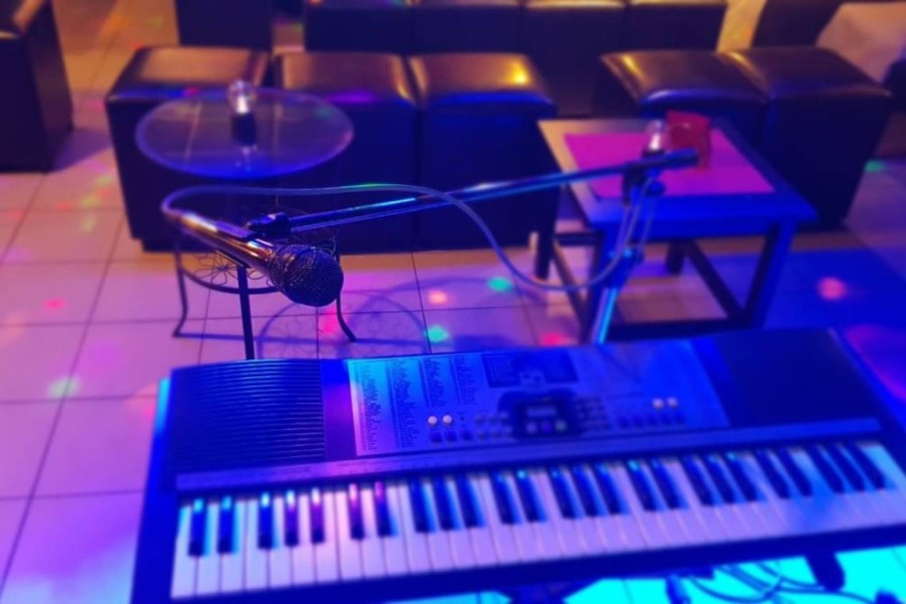 Уютное арт-кафе на втором этаже ILA