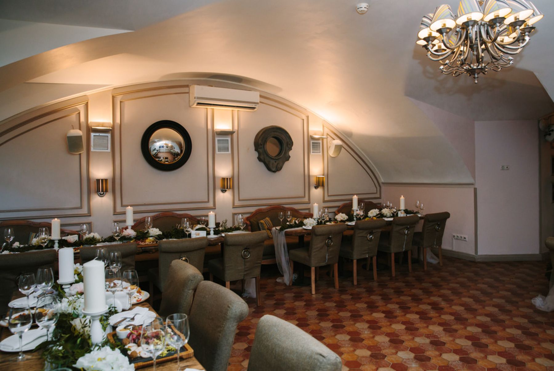 Интерьер ресторана VILLA ASTON