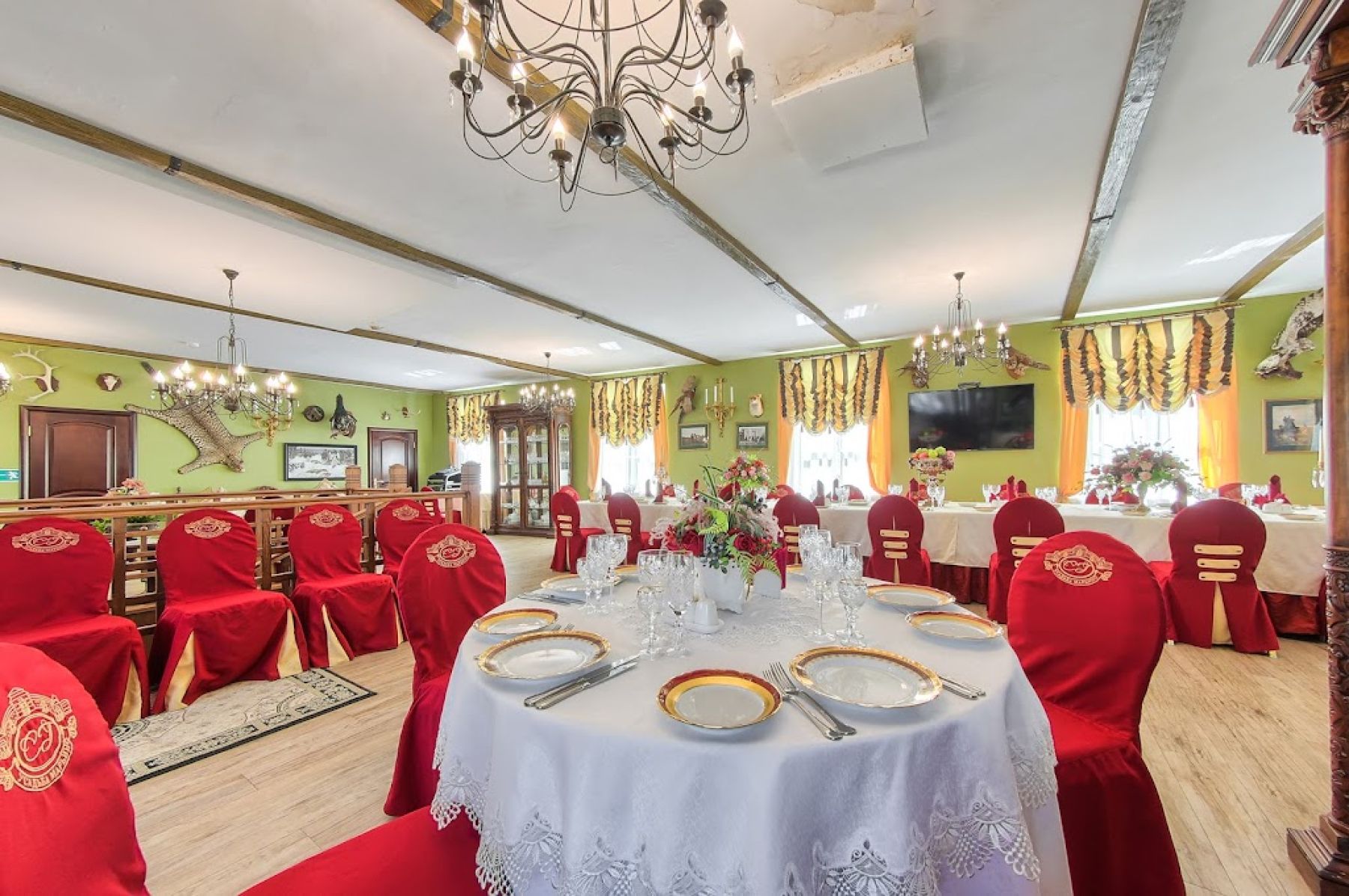 Уютная атмосфера в банкетном зале