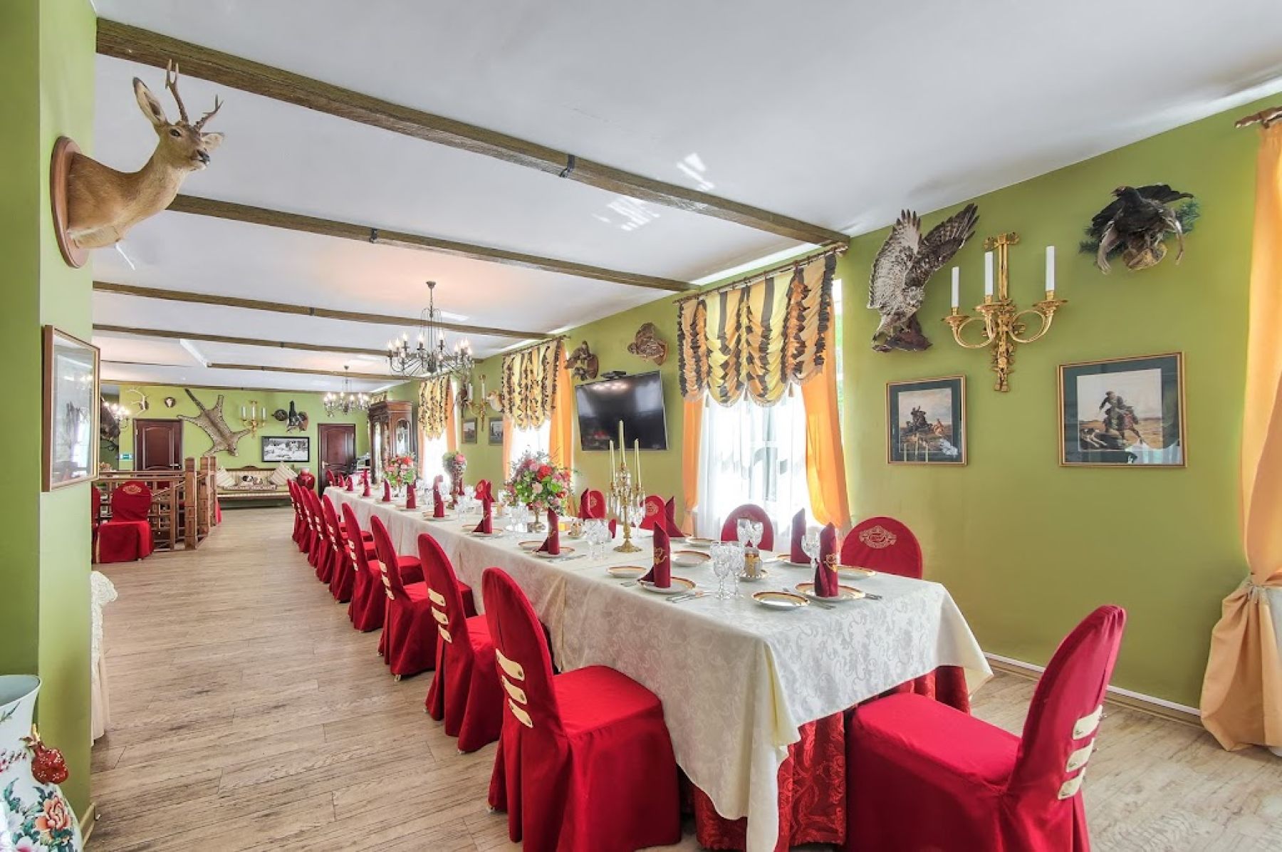 Интерьер банкетного зала в усадьбе Марьино