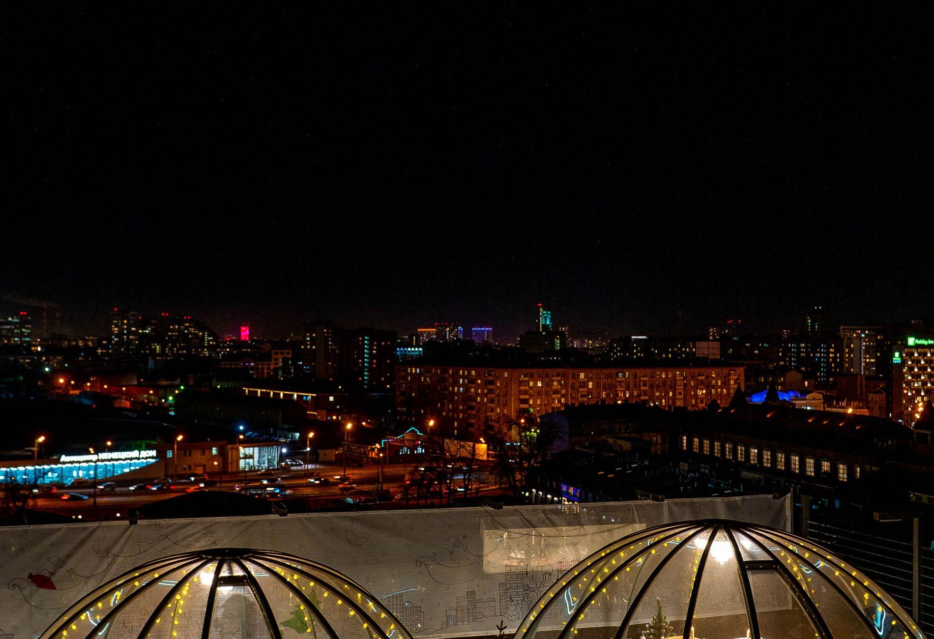 Теплая атмосфера в иглу для празднования