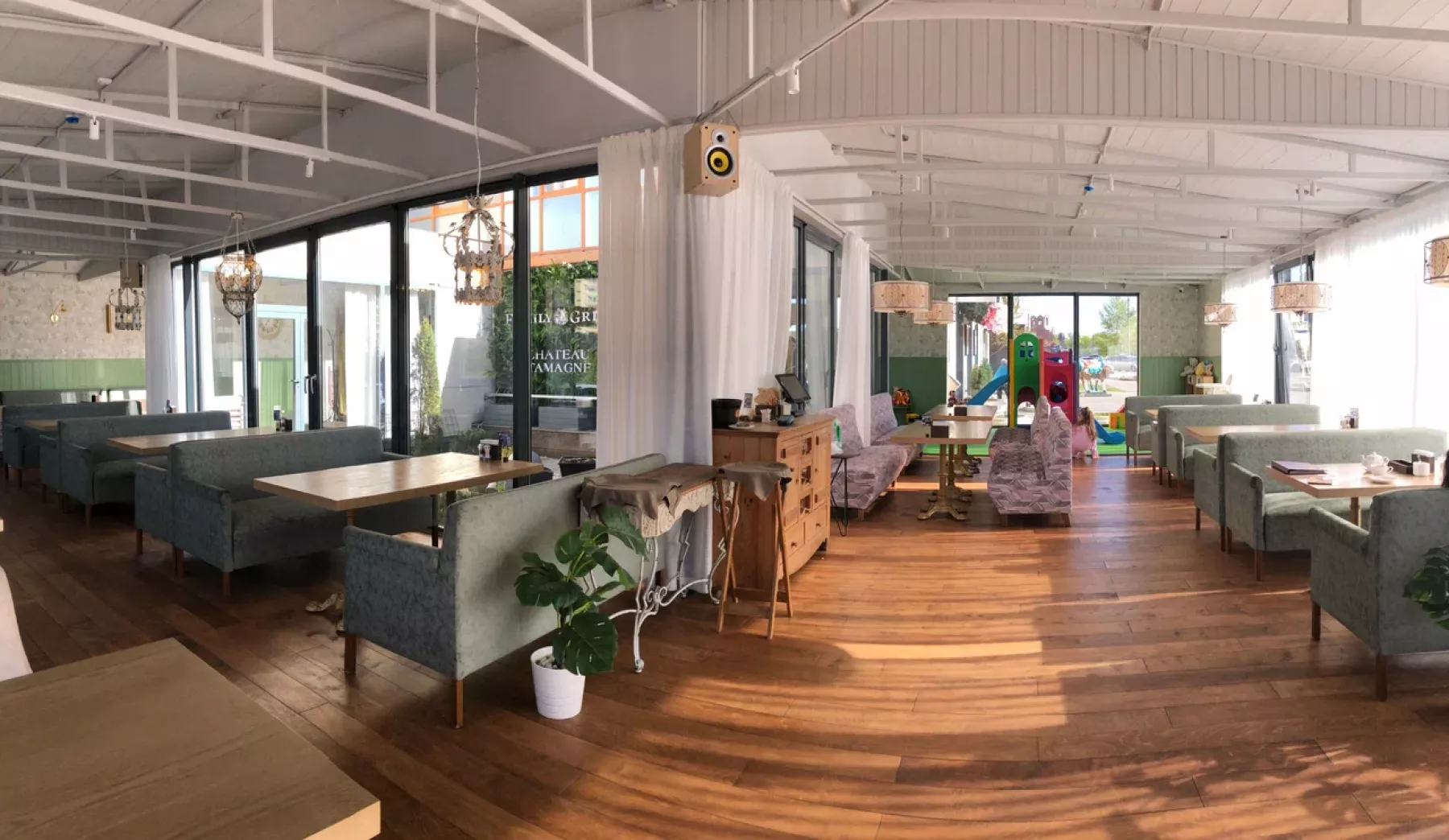 Живая музыка в ресторане Family Grill