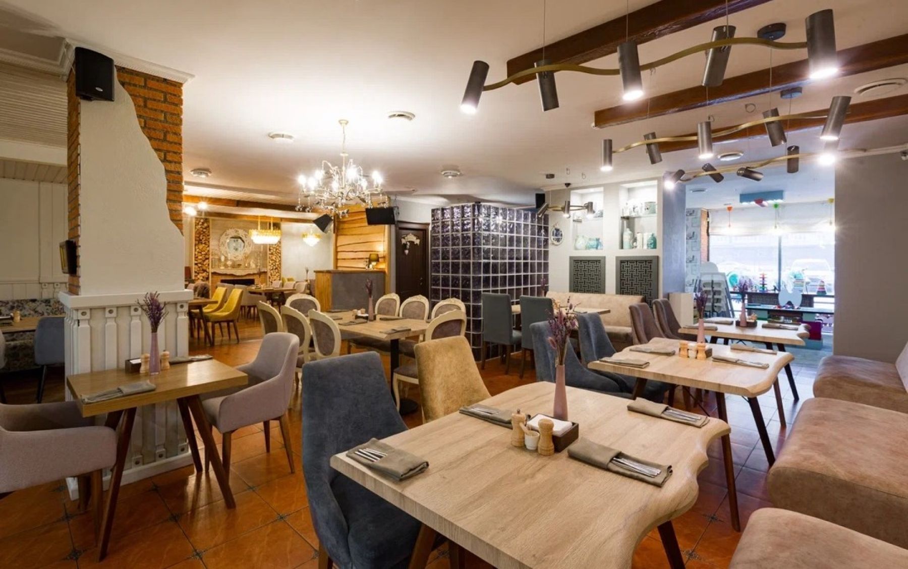 Салон Family Grill с уютной атмосферой