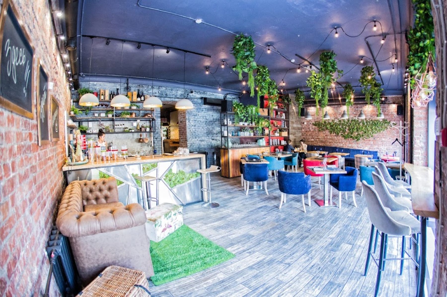 Эко-лофт Family Friends - интерьер ресторана