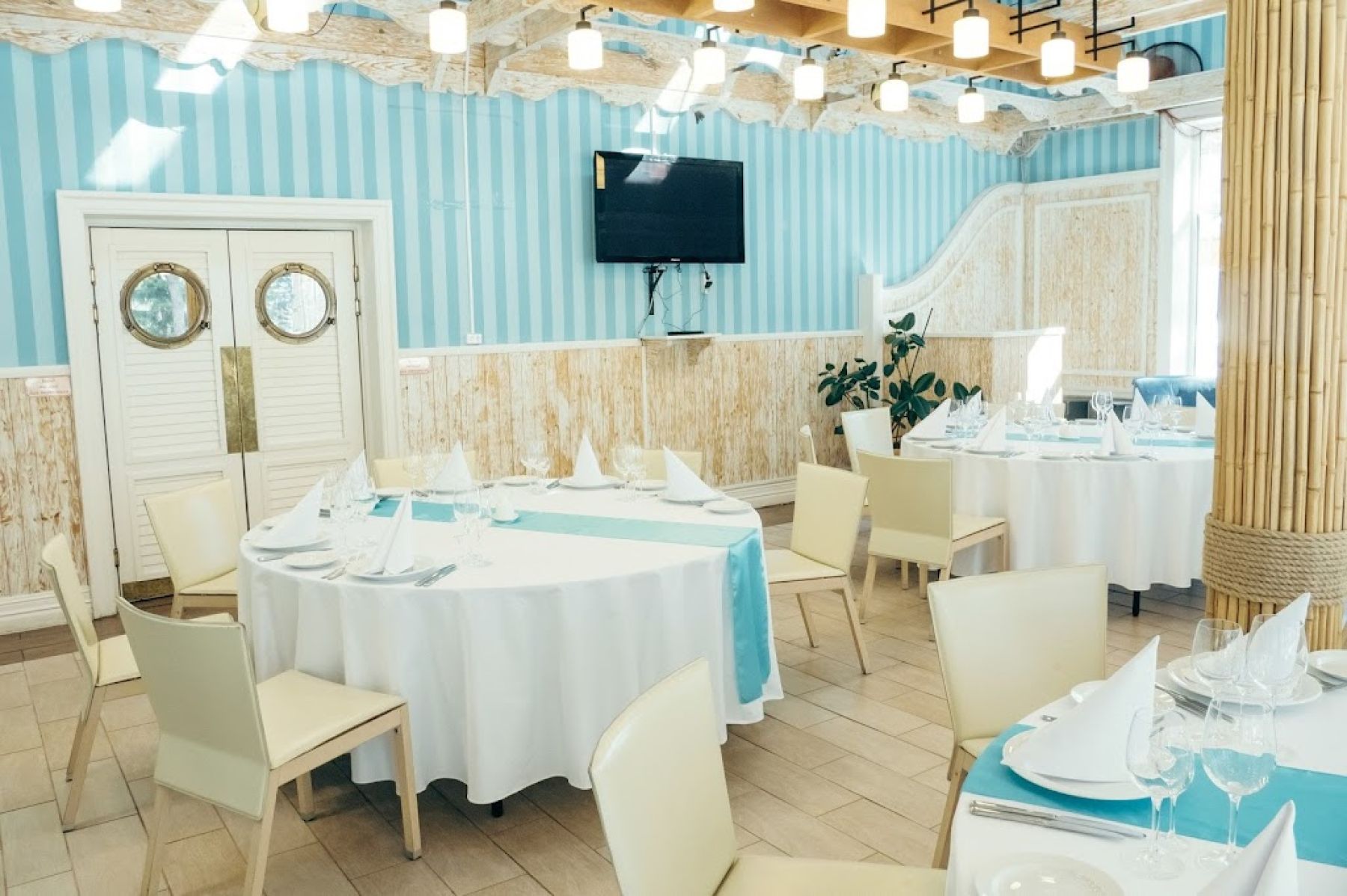 Сцена в ресторане "Озёрный"