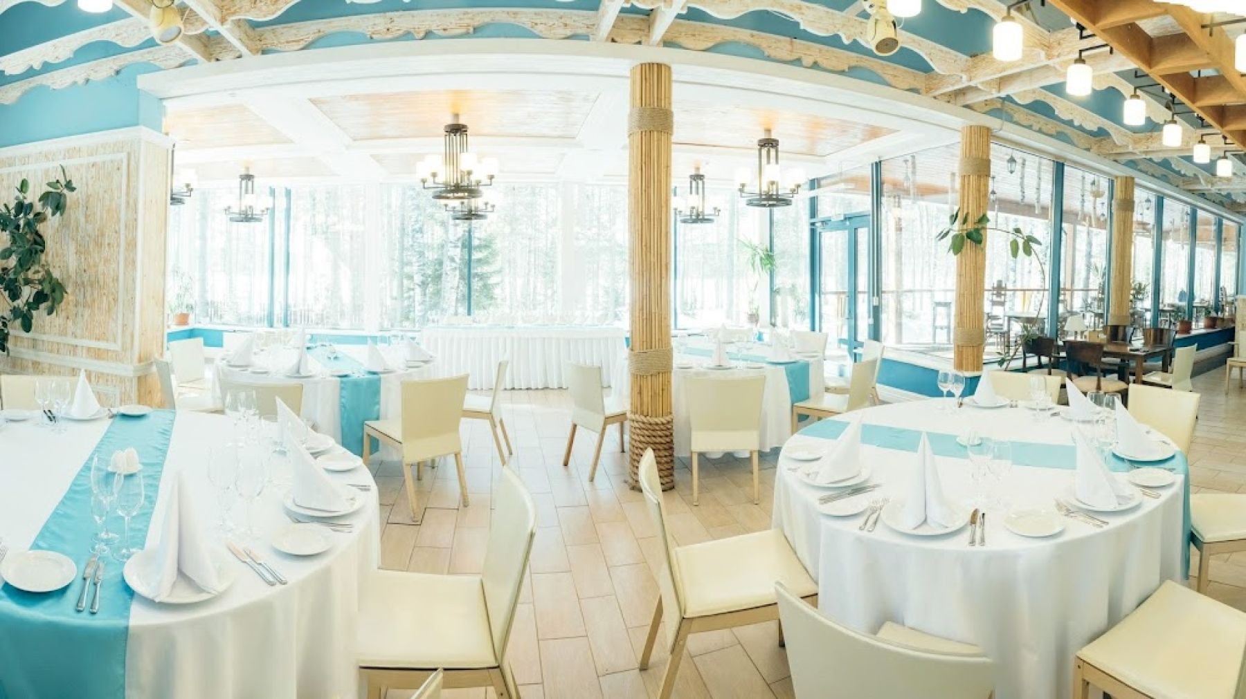 Уютная атмосфера ресторана "Озёрный"