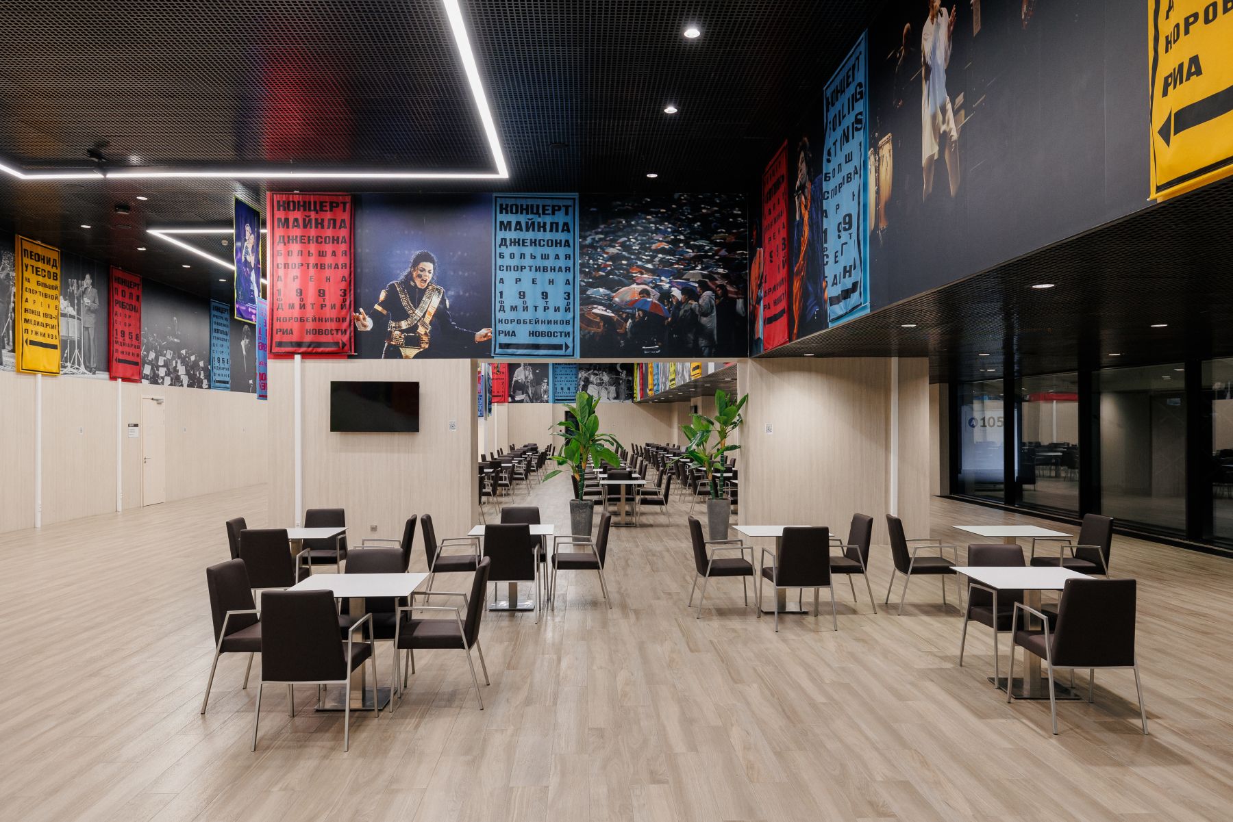 Винтовая лестница в Музыкальном холле