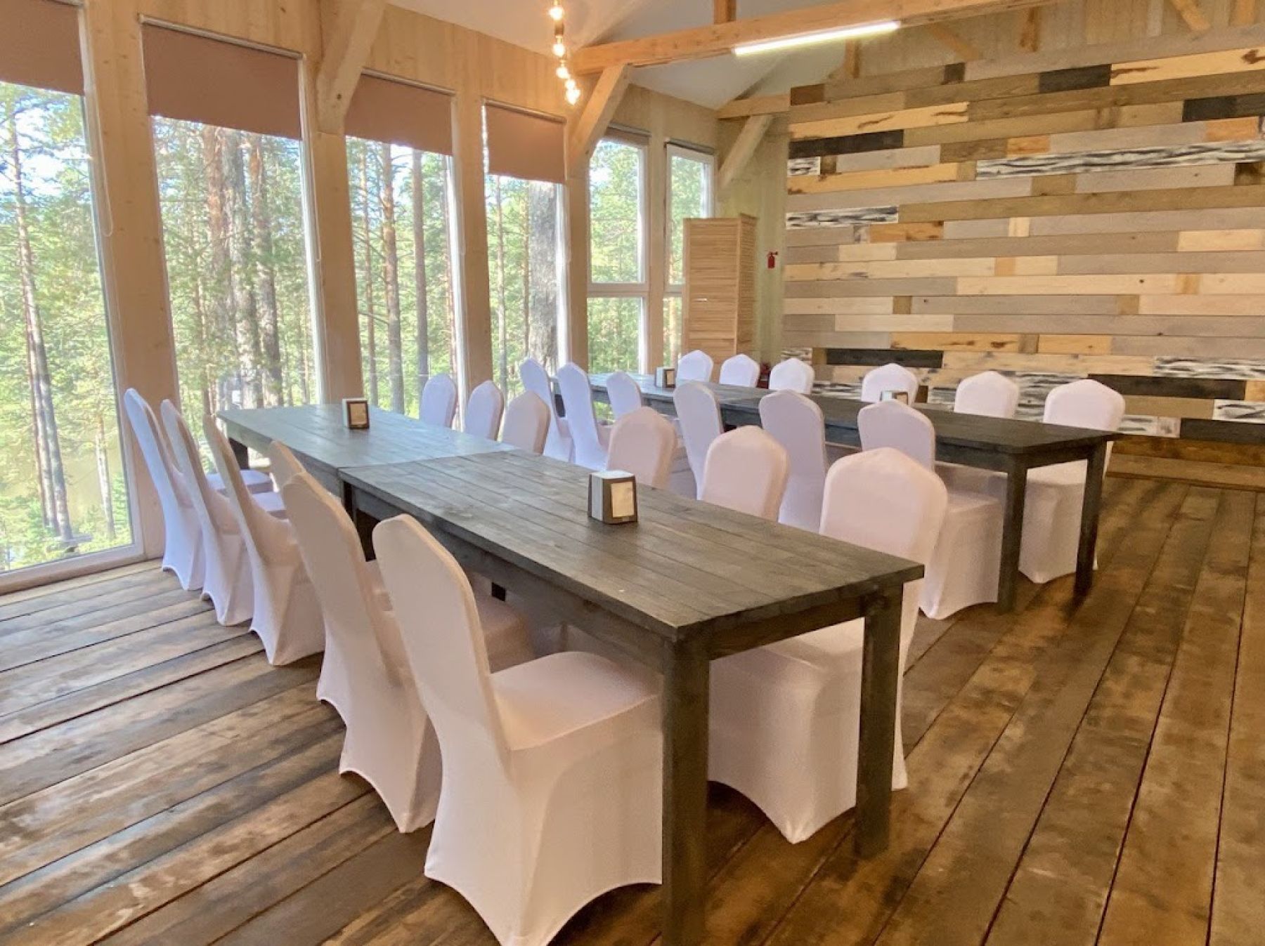 Зал для мероприятий в загородном комплексе