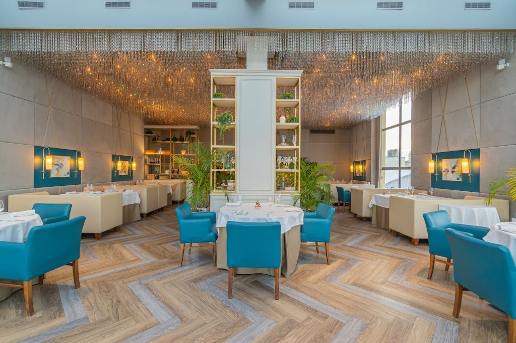 Ресторан Luce на последнем этаже Гостиного двора